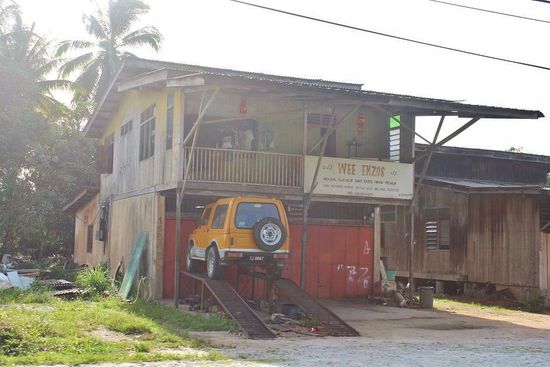 ... luftiger Parkplatz ...