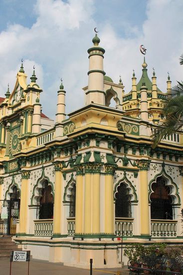 ... einen Weckservice liefert die nahe gelegene Moschee frei Haus ...