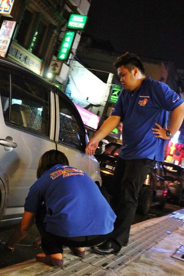 ... tatkräftiger Anweiser und tatkräftige Ausführerin ...