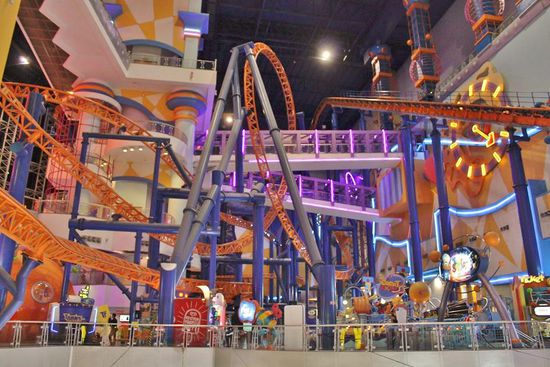 ... richtig hübsch mit Looping und Korkenziehern ...