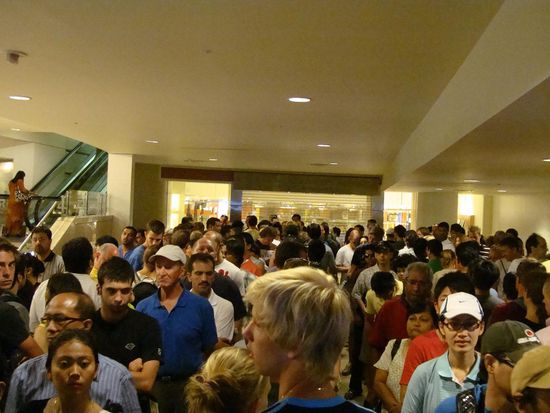 ... so sieht es morgens um 7 Uhr in der Lobby aus - wer jetzt noch nicht da ist, bekommt kein Ticket mehr ...