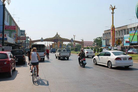 ... Radweg auf Thai ...