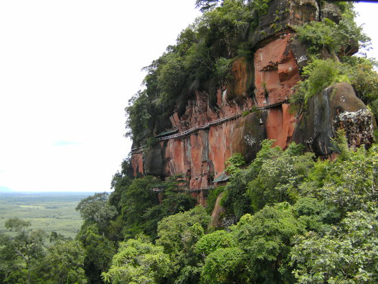 Sieben Mal musst du den Berg umrunden. 
Aber wer sagte etwas von 37 Grad Hitze und fast 90 % Luftfeuchtigkeit?