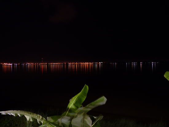 Blick über den Mekong nach Laos bei Nacht!