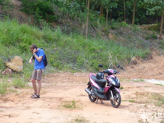 Nur einmal schwächelte unser Töff-töff. Da war es einfach zu steil und wir mussten zu Fuß weiter.