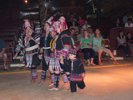 Auftritt des Heimat-und Volkstrachtenvereins "Pingtaler" Chiang Mai