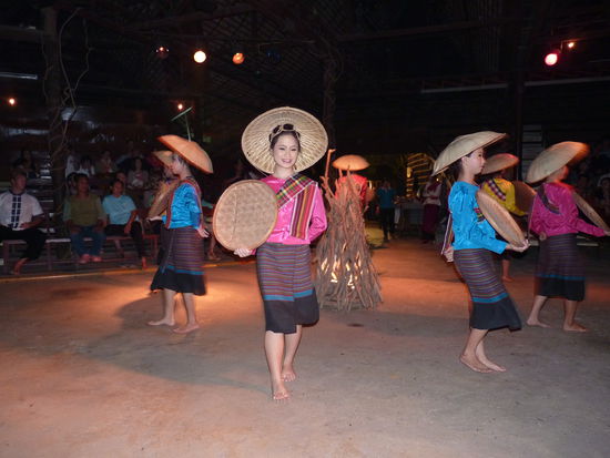 Sing- und Spielkreis der "Pingtaler" Mädchentanzgruppe 