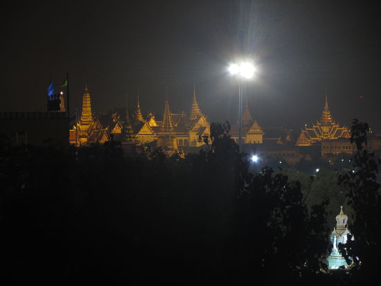 Königspalast bei Nacht