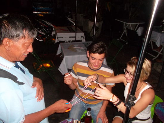 Zauberkuenstler bei der "Vorfuehrung"