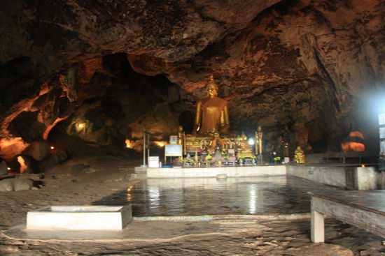 Hier die ehemalige Krankenhaushoehle am Death Railway