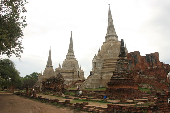 Wat Phra Si Sanpet, die drei Chedi auf dem ehemaligem Stadtgelaende