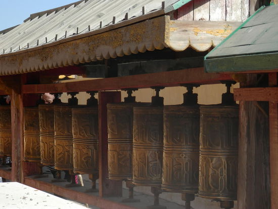 Gebetstrommeln im Gandan- Kloster, Ulan- Bator