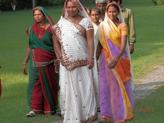 Einfach herrlich diese bunten Sari's, die die indischen Frauen mit viel Stolz tragen