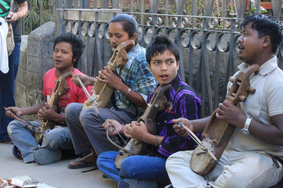 nepalesische Strassenmusikanten....