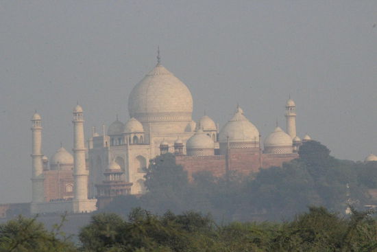 auch in der Ferne eine impossante Erscheinung "Taj Mahal"