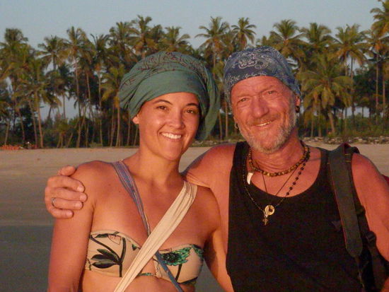 Walter, sichtlich erholt neben Ele'n...