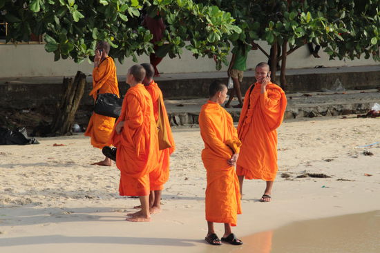 ob Mönche auch mal im Meer baden gehen...????