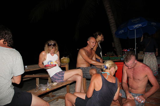 treffen am Abend und Stranderlebnisse erzählen....hier reduziert man sich aufs Wesentliche, herrlich....