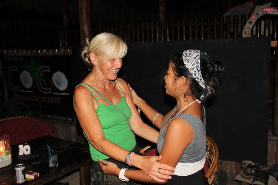 Riesenfreude eine einheimische Gratulantin...