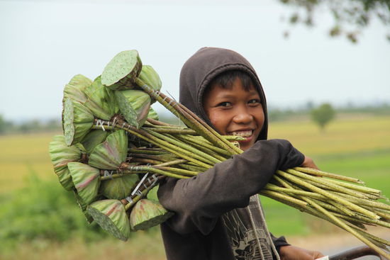 hartes Leben und fröhliche Gesichter