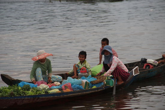 ...Frisches Gemüse kommt angeschippert...