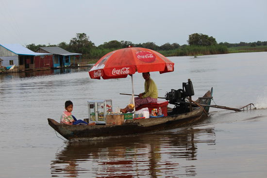hier werden Lebensmittel und Getränke verkauft...