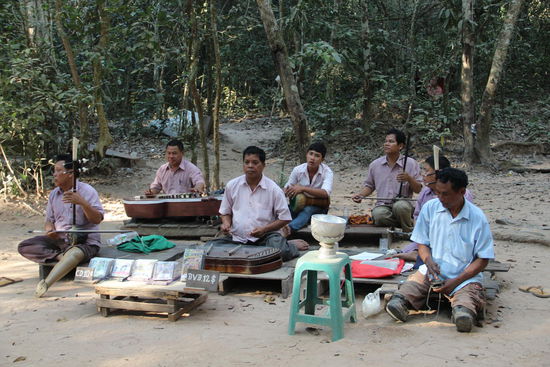 ein bißchen Volksmusik am Eingang von "Angkor Thom"