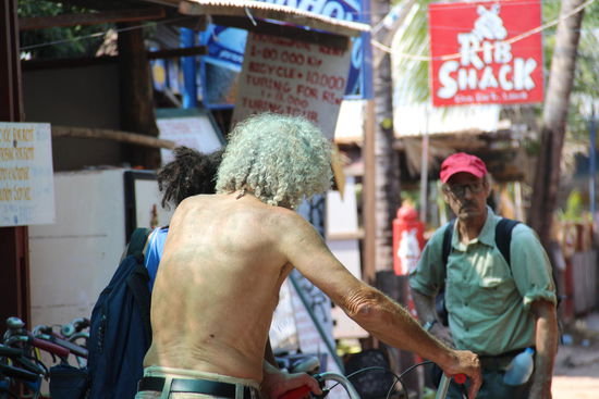...der Rolle- Puadl radelte auch durch Laos...