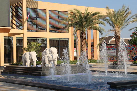 die laotische Hauptstadt wird ganz modern.....