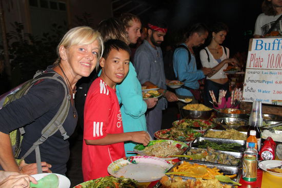 ...und jede Menge Essen am Buffet...