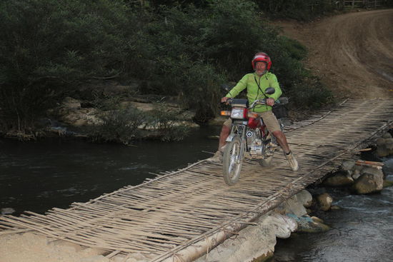 ...nicht ganz so spaßig im Dschungel nachts mit dem Motorrad unterwegs zu sein....
