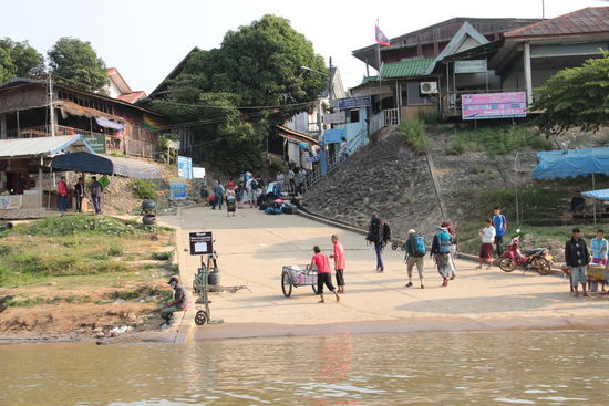 ...der Grenzübergang zu Thailand ist der Mekong