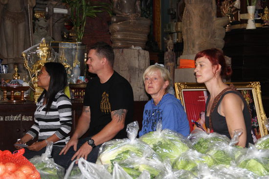 ....andächtig lauschen wir dem Segensgebet des Mönches zu...