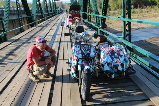 .....Hmm, das wäre das ideale Weltreise-Fortbewegungsmittel, oder Walter?