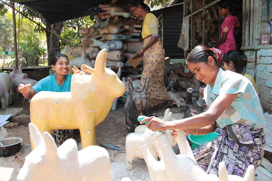 wunderliche Dinge werden in Myanmar hergestellt.....