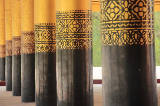 kustvolle vergoldete Säulenmalerei...