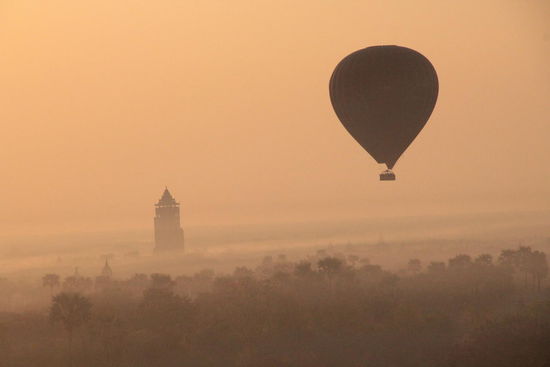 haha, der Turm, der gar keiner Pagode gleichte und trotzdem ne´gute Figur machte....