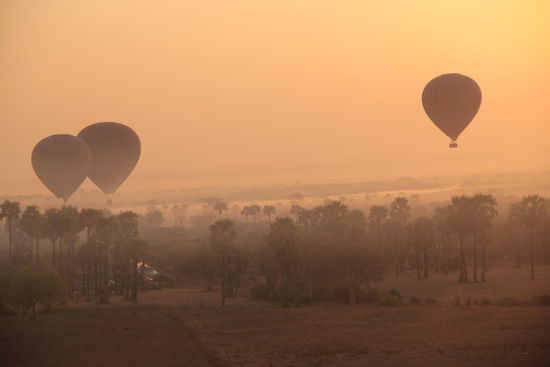 ...die Heißluftballone vervollständigen das Bild....