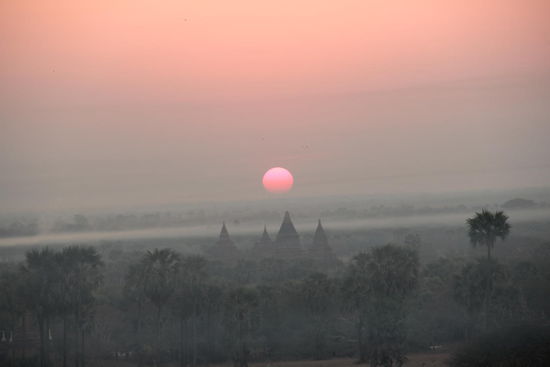 mystisch steigt sie empor, just an der richtigen Stelle.....