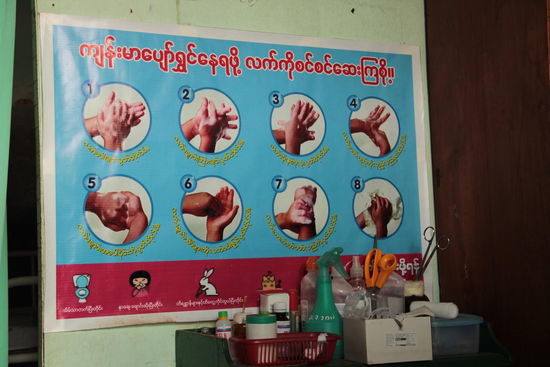 Plakat über die richtige Händehygiene (es erinnerte mich sofort an unsere Krankenhausaktion in Deutschland vor zwei Jahren)