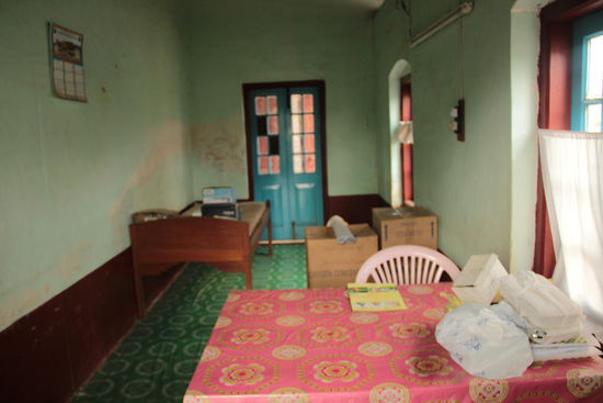 das wird das Büro von Dr. Khin... ( irgendwann )