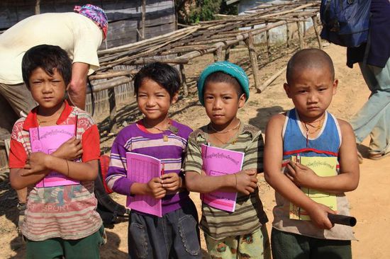 ..kein Kind würde das Heft wieder hergeben, so fest umklammern sie es