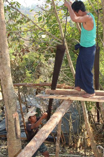...von Hand gesägte Bretter...