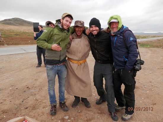 Javi, Armando und Walter bei freundschaftlichen Versuchen einen Nomaden zu verstehen....
