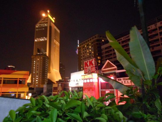Blick bei Nacht aus unserem Hostelfenster...
