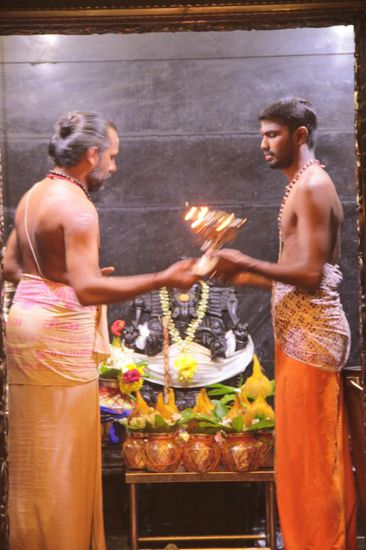 Indische Zeremonie in einem Hindutempel in Kuala Lumpur