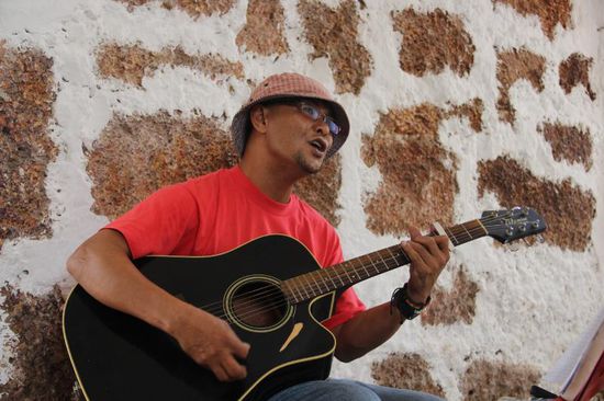 gesungen wird an allen Ecken, schönes Gefühl zwischen alten Mauern...