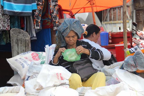 zwischen Reissäcken....