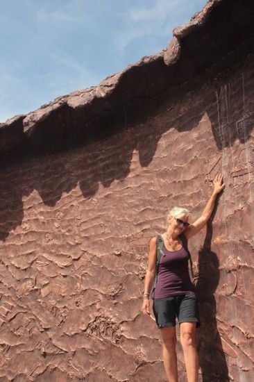 an dieser Stelle war die Welle nur noch 5 m hoch, angekommen ist der Tsunami mit 20 m