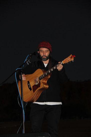 Colin Lillie, ein Songwriter mit einer Megastimme, rundete das Fest ab.